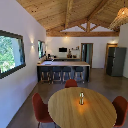 Villa Superbe Avec Piscine Pour 6 Pers Proche Des Piscines Naturelles Du Cavu A Lucie De Porto-veccchio *